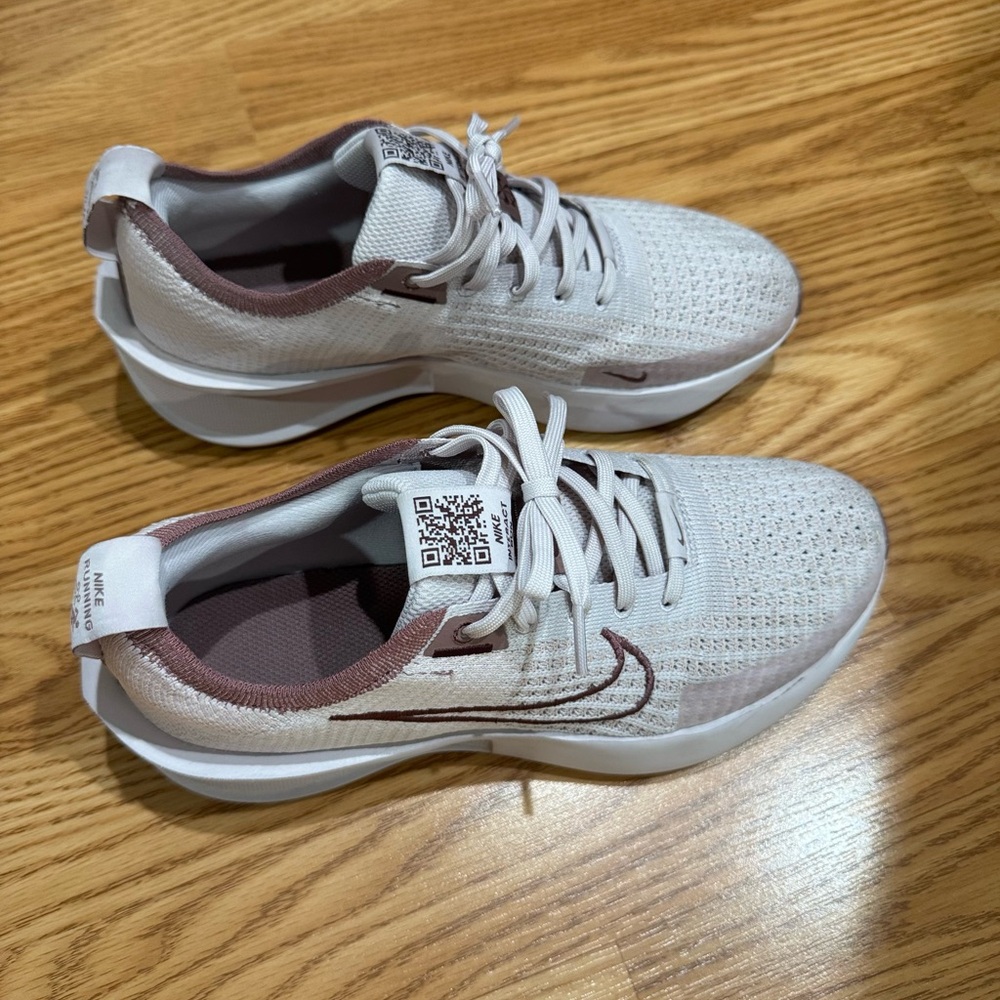 Nike Shoes - size 7.5